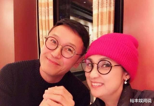 苗侨伟|苗侨伟返港与黄日华聚会!当众与戚美珍亲吻,夏雨卢海鹏罗兰也在