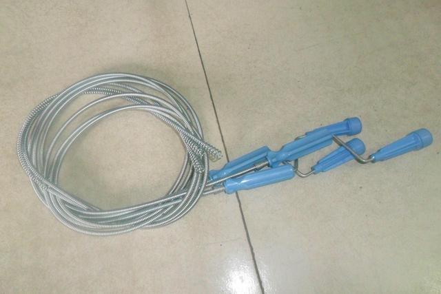 冲水马桶堵了怎么解决?我家常备三种疏通工具,我就不信通不开!