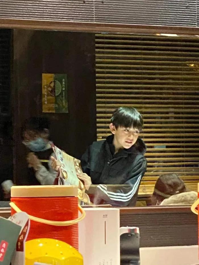 诺一|刘烨俩儿女参加戏剧表演,霓娜高冷似花仙子,诺一台词没有东北味