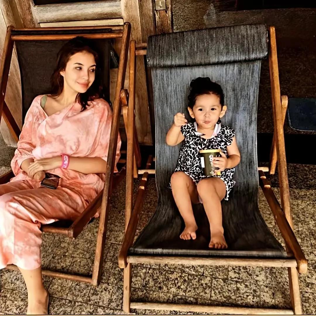 超模|马来西亚最惨王妃 名模出身却被母亲背叛 遭丈夫家暴 后逃出活成自我