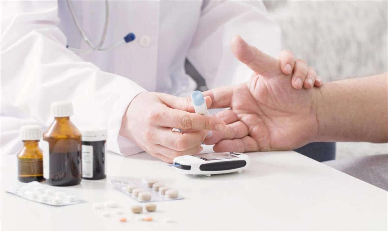 皮肤瘙痒|瘙痒不一定是皮肤干燥,或许是身体内脏出了问题,几种病因要警惕