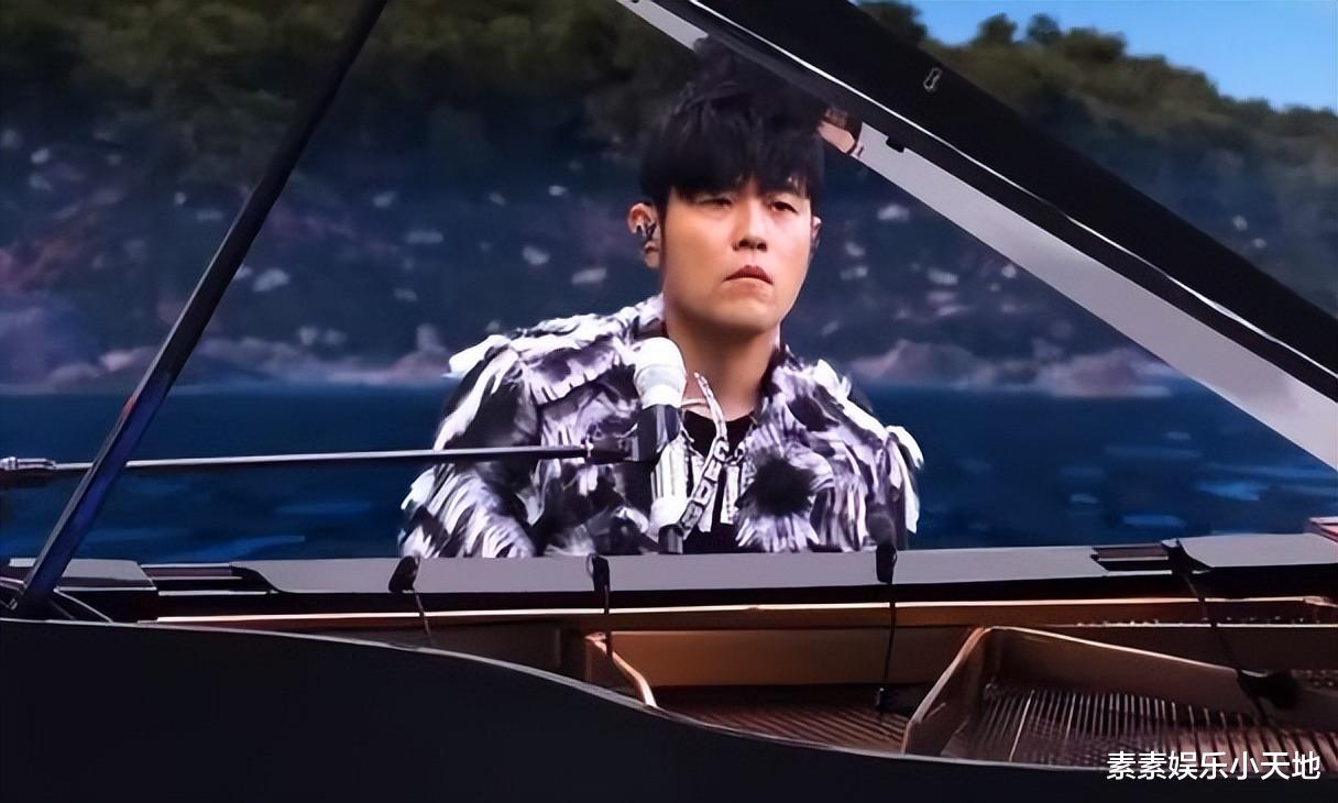 周杰伦|周杰伦晒照庆祝粉丝量突破777万,开心分享海边的美景照