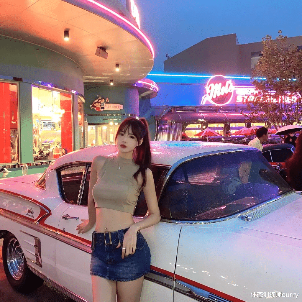 小姐姐|“纯欲瑜伽女神”花式秀大长腿…谁看谁沦陷