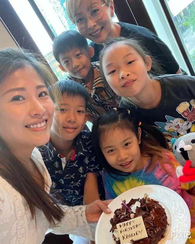 汤盈盈|周家蔚汤盈盈带子女一起去吃丰盛大餐 开心为汤盈盈女儿庆生感情好