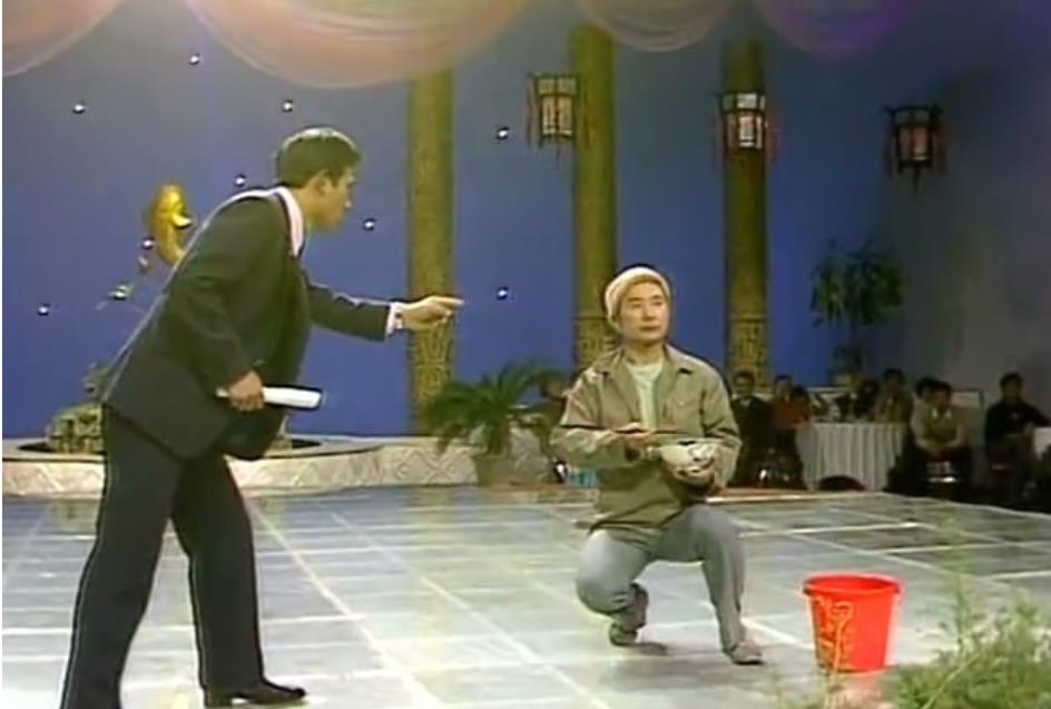 春晚|困在春晚小品笑与不笑的尴尬中，人们开始怀念陈佩斯