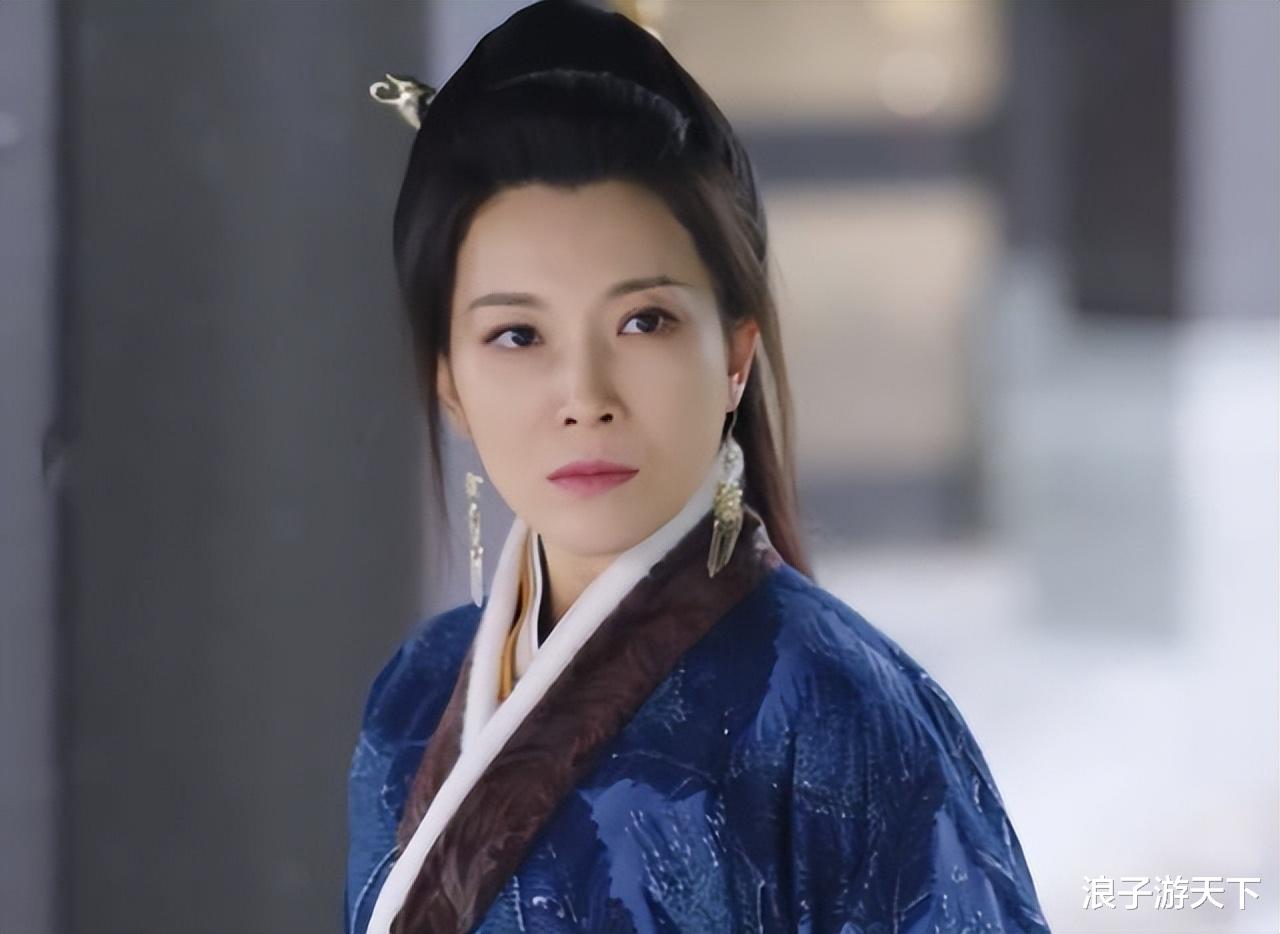 |43岁女星疑翻车!拒绝支付男演员月薪,被曝曾插足圈内人婚姻