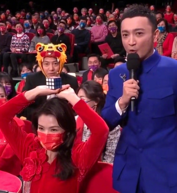 刘涛|刘涛传婚变后首谈丈夫王珂,透露参加春晚后回家和老公孩子过年