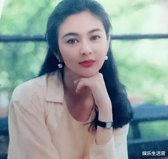 关之琳|曝向太关之琳合影旧照，颜值不输香港第一美，曾是情敌见面泼咖啡