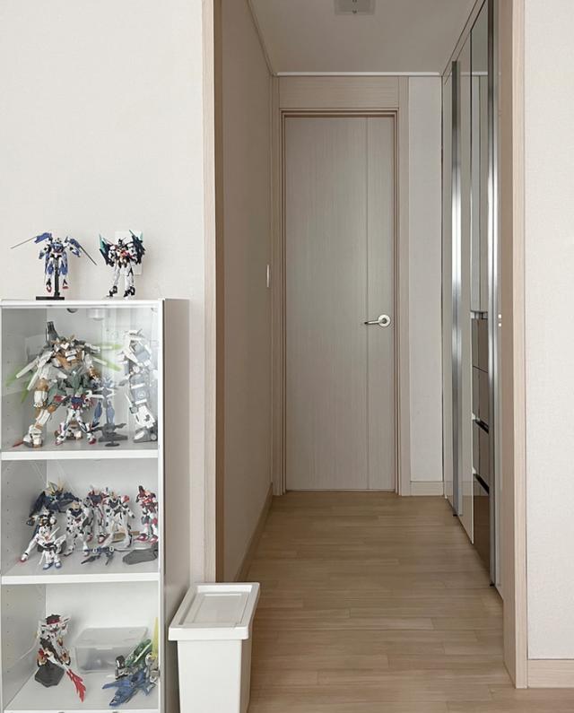 通铺木地板,客厅不装电视挂投影仪,95装修越简单越有品味