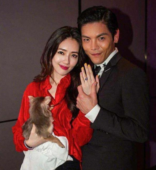 向佐|郭碧婷二胎哺乳期，向佐带酒醉美女回婚房，向太发声揭女方身份