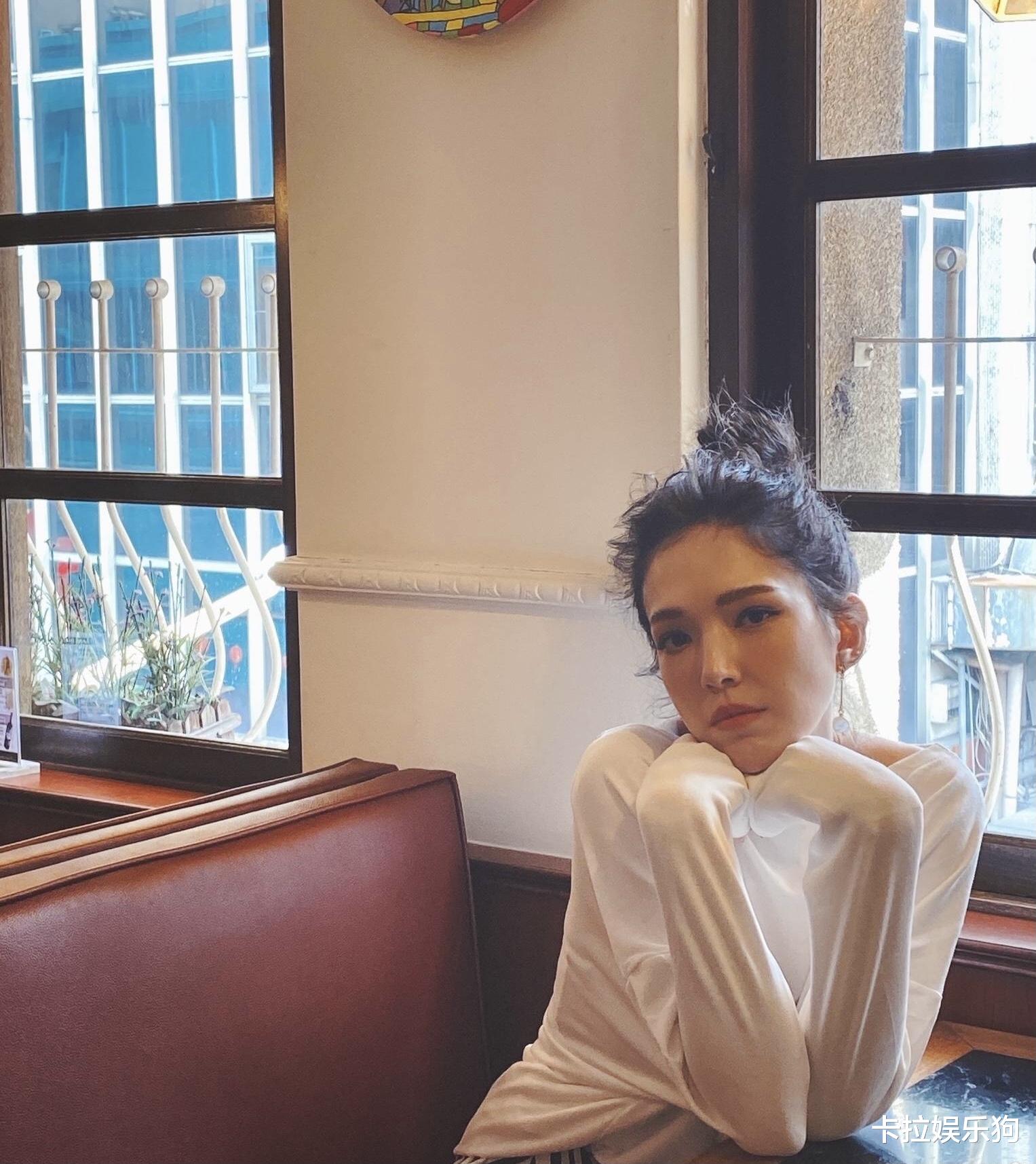 邱泽|邱泽许玮甯参加好友婚礼太亮眼，还以为是新郎新娘呢，有点像娜扎