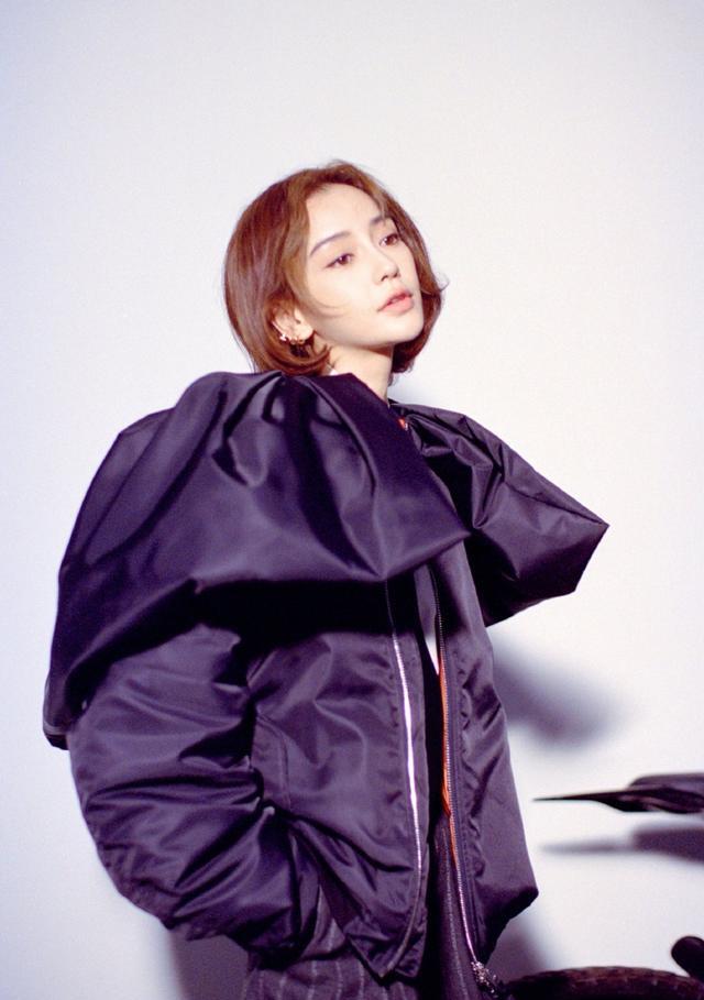 Angelababy|Angelababy晒近照粉碎确诊传闻！发际线惹关注，担心她有脱发危机