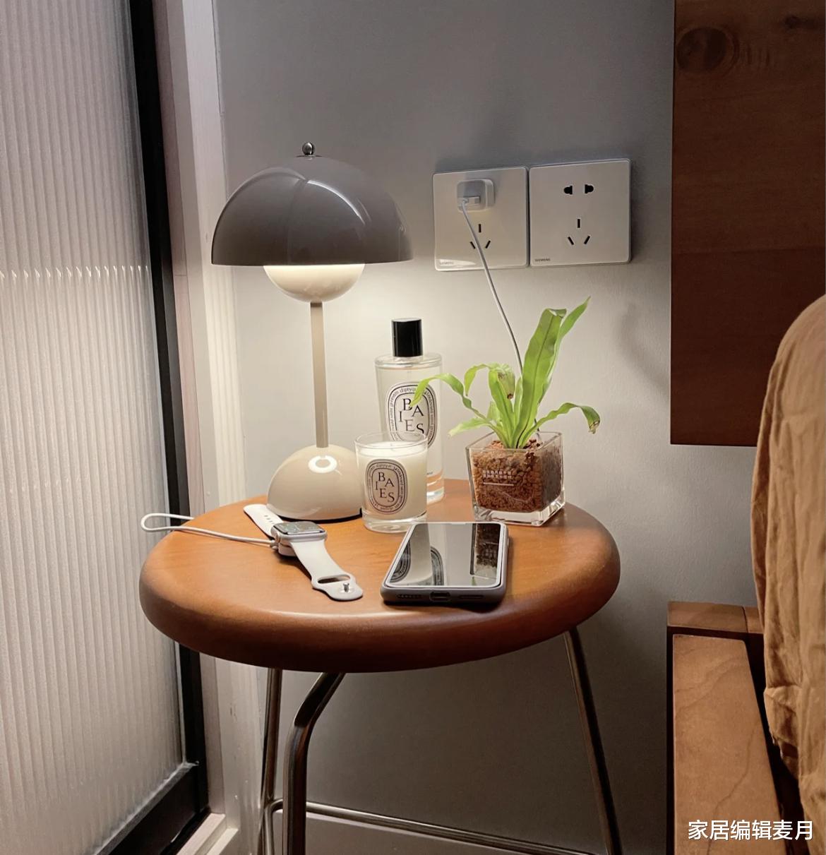 断舍离了传统床头柜后,我发现了这9种更实用的做法,省地又美观