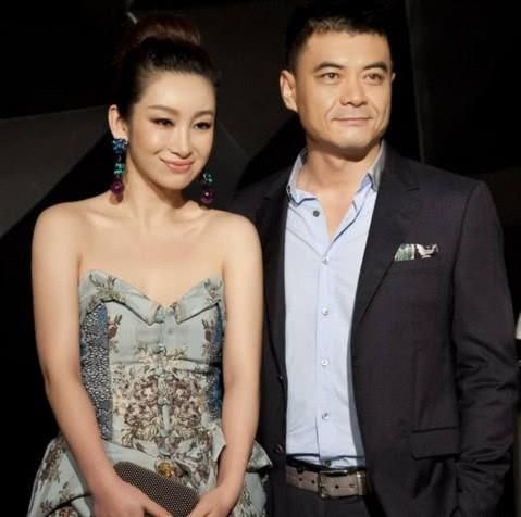 王新军|53岁唐静近照，用10年捧红丈夫，如今和儿子相依为命