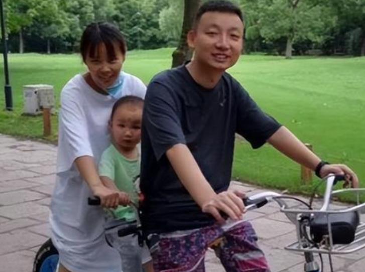 粉色|正式开撕？曝犀利大王遭熊磊起诉，大王称对方似乎自取其辱