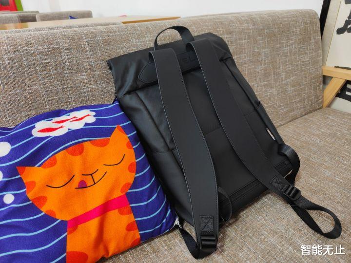通勤必备神器，地平线8号无界双肩包带来舒心、便携的体验