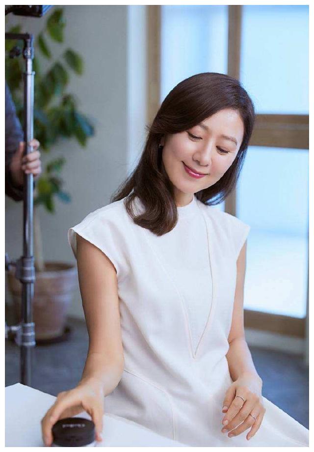 金喜爱|金喜爱与张东健演夫妻 二十代颜值惊艳众人 外貌不输大美人林青霞