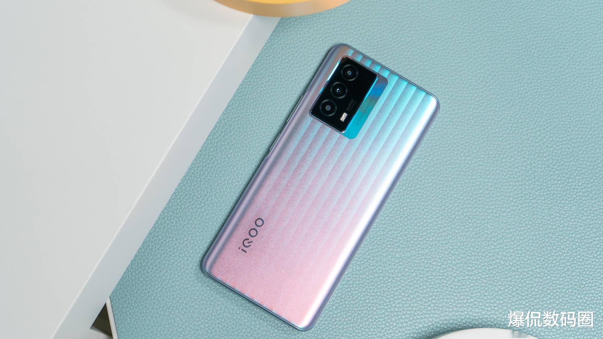 显示器|何必花冤枉钱！盘点2月份超值的4款手机，都可以列入闭眼买清单