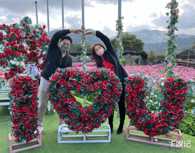 霍启刚|霍启刚郭晶晶走街串巷派送抗疫物资 体验一线抗疫工作者的不容易