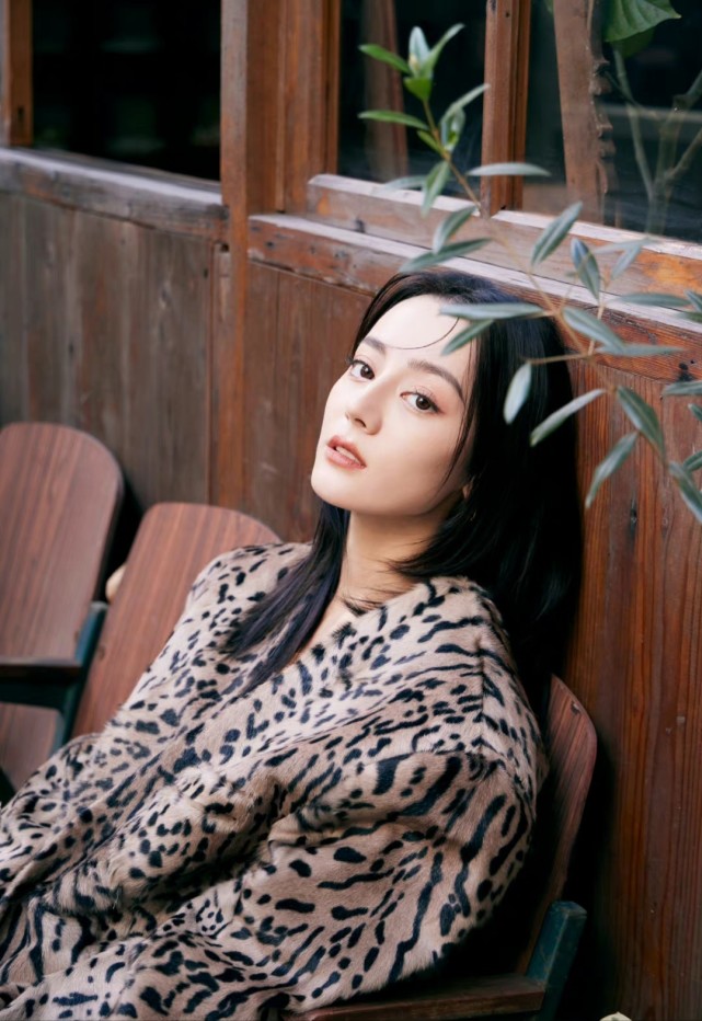 迪丽热巴|迪丽热巴早期视频曝光，自认为是孙悟空后代，现同款海边照上热搜