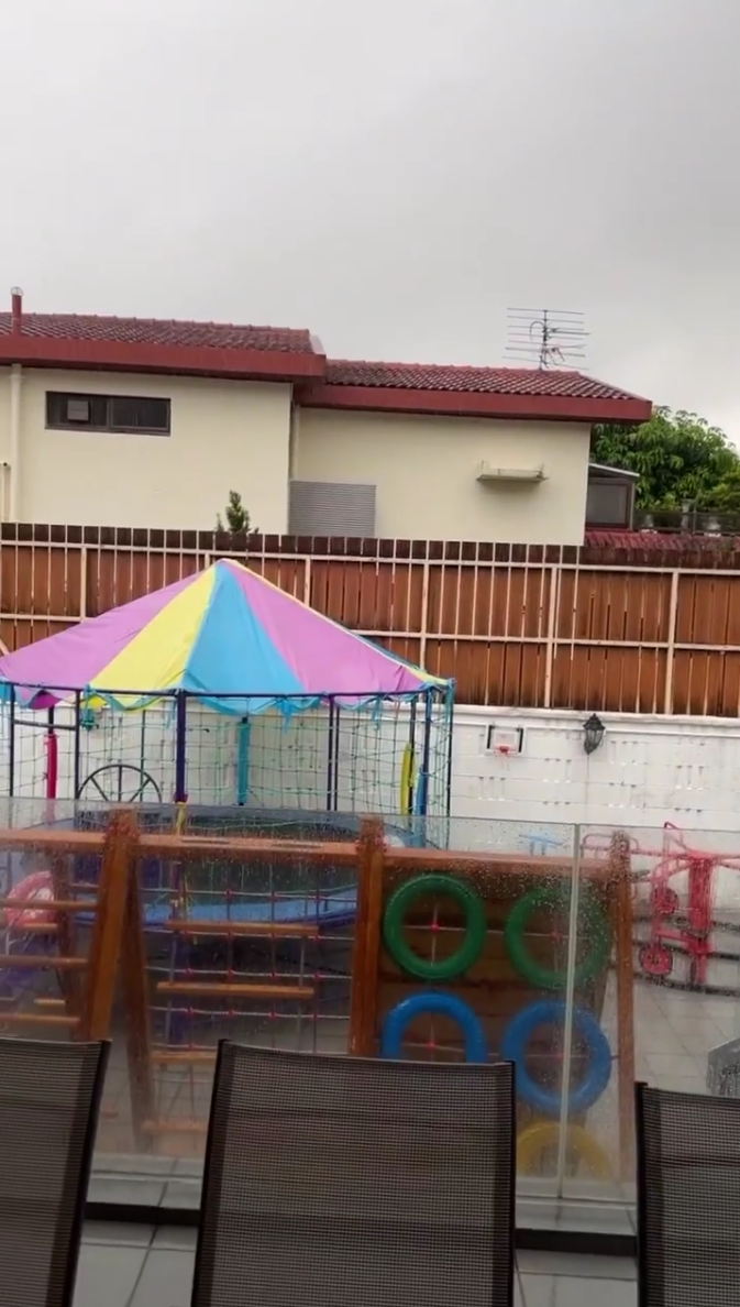 张柏芝|张柏芝近亿豪宅曝光，配套游乐园超大泳池，比杨子黄圣依家还豪气