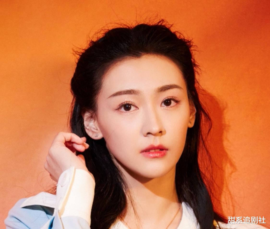 邓伦|郭麒麟街头亲吻，热搜挂了3天，女主角依旧不识庐山真面目？