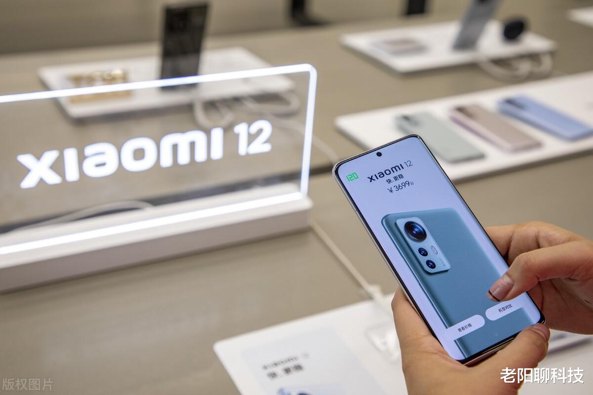 小米科技|价格几乎一样，小米12对比IQOO9，你更好看哪一款？
