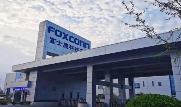 罗永浩|苹果放弃合作点了首《分手快乐》，120万富士康员工何去何从？