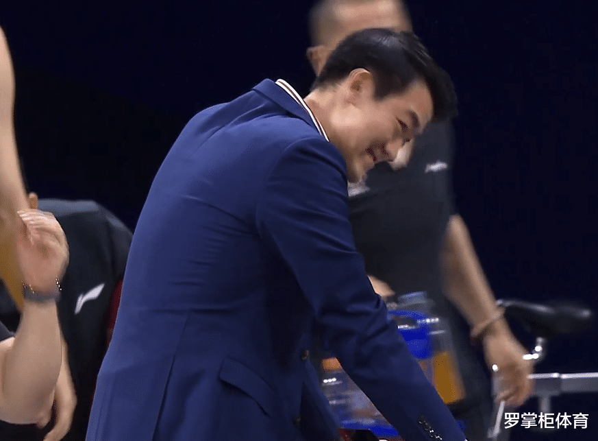 王博|辽宁队彻底打服浙江广厦，主帅王博已缴械投降，场边只能无奈冷笑