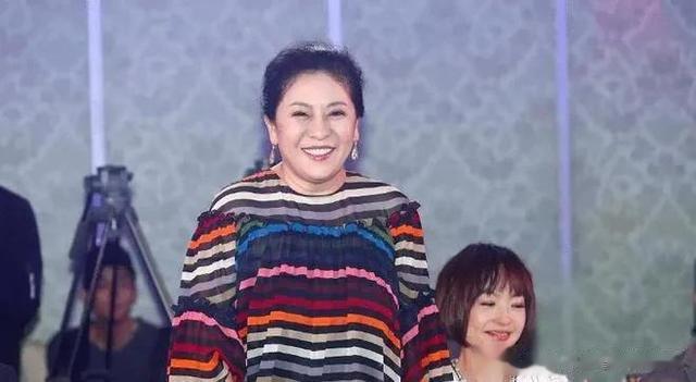 佟丽娅|内涵张兰掉粉百万,直播带货又引发了争议,向太究竟做错了什么?