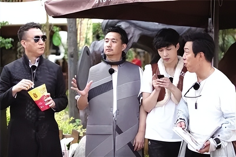 张艺兴|“隐藏大佬”张艺兴：根正苗红为国家纳税2000万，让C位粉丝泪崩