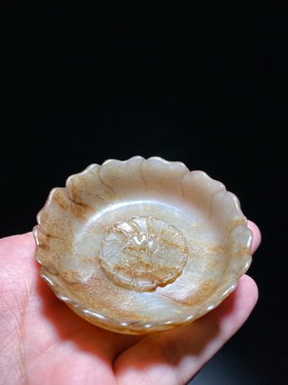 和田玉籽料|明永乐 和田玉籽料 沁色 莲瓣纹 玉碗