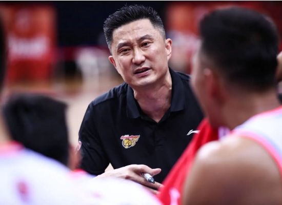 杜锋|“杜锋，下课！”4点原因让球迷质疑，杜锋执教恐已黔驴技穷