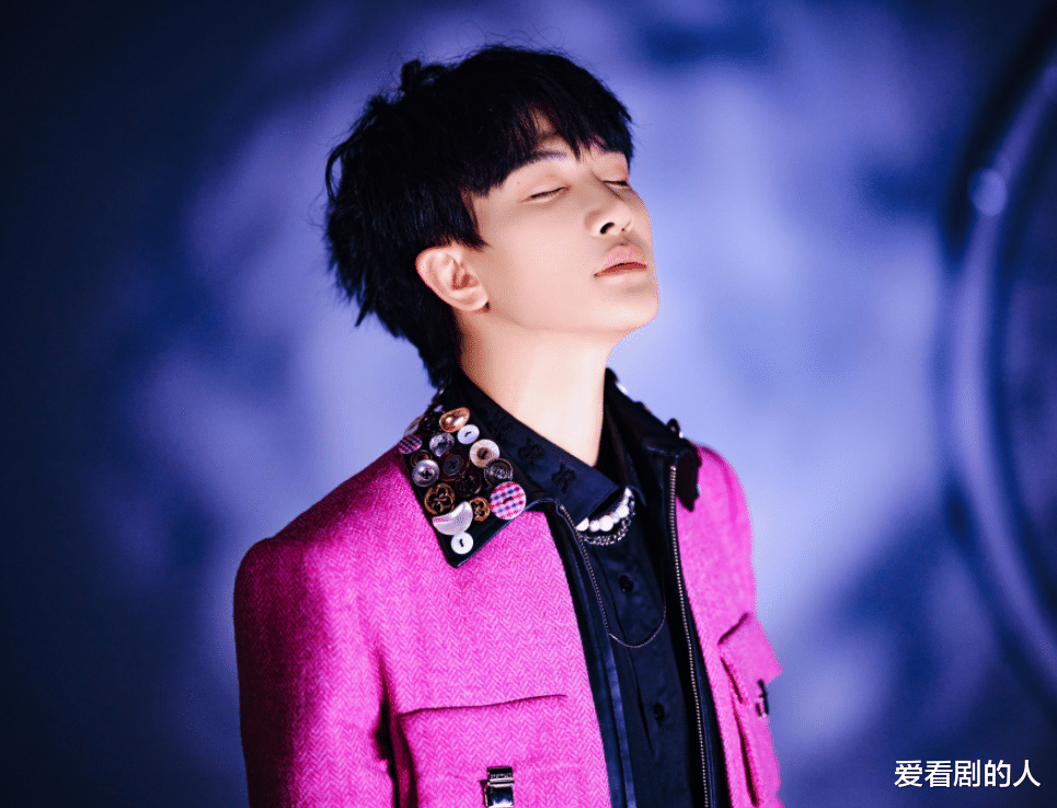 周深|周深与几位歌坛大佬合唱,多种风格完美驾驭,一个比一个精彩