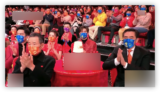 陈宝国|虎年春晚台下明星：王源吉克隽逸挤一把椅子，陈宝国隔口罩抠鼻子