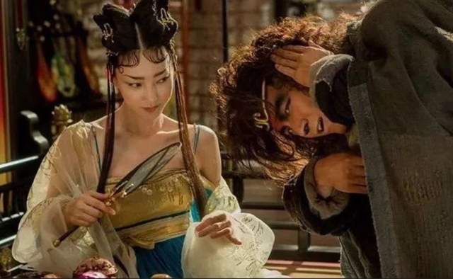 王丽坤|花心的王丽坤：甩8年旧爱夜会于和伟又搭小奶狗，今嫁豪门陷风波！