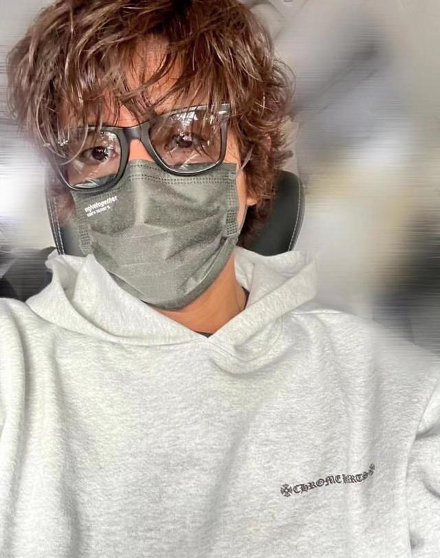 木村拓哉|51岁工藤静香炸街，穿LV大衣找烤地瓜，木村拓哉戏约不断赚钱养家