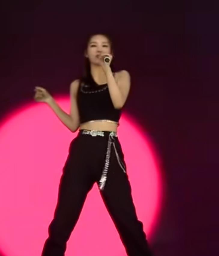 黄礼志|参加选秀惨遭落选，后凭实力以itzy出道，却因首次坐飞机被嘲穷酸