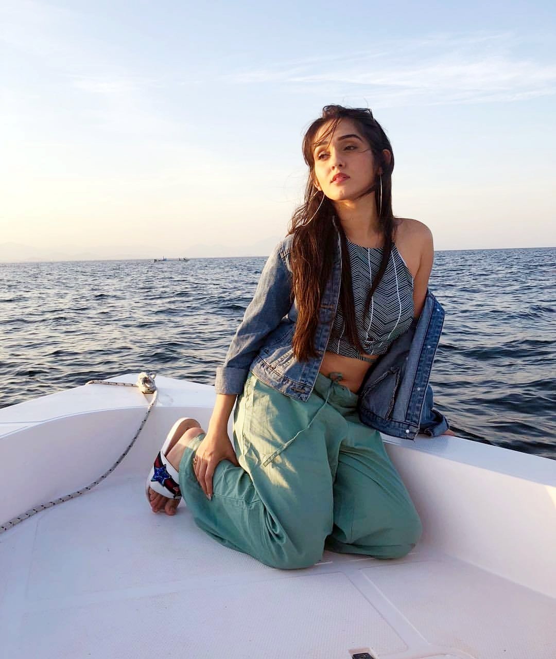 印度国宝级的时尚女神,笑靥如花娇美绽放,高种姓的穿搭教科书