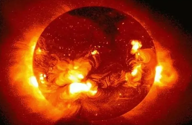 太阳是否真的是外星人的眼睛？