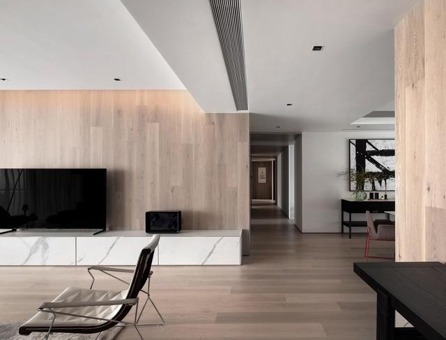 ?我家全屋瓷砖,爸妈家全屋木地板,两种地面用起来有何不同?