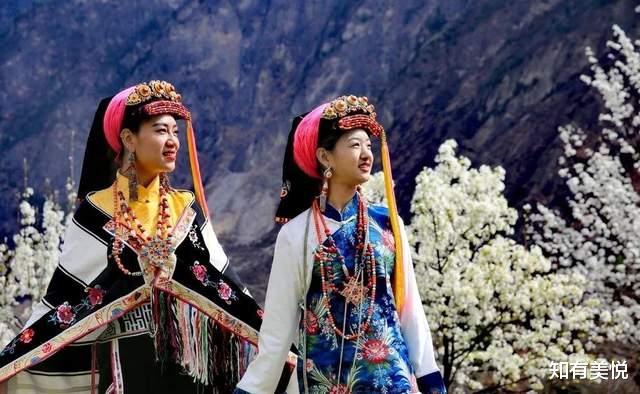 新疆维吾尔自治区|8个一生必去的小镇,“世外桃源”,简直美翻了,你想打卡哪个?