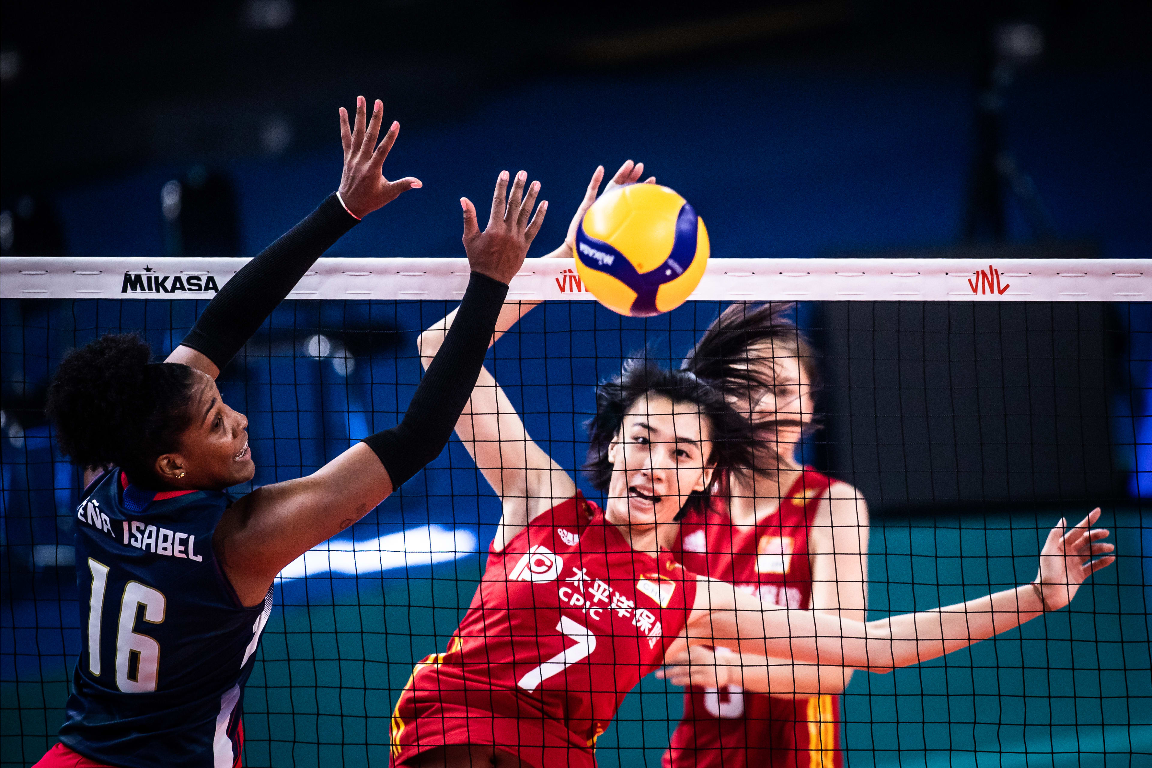 多米尼加|中国女排3-0横扫多米尼加，两连胜晋级总决赛！全队三人得分上双