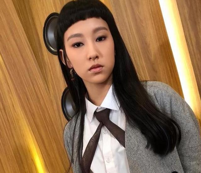 江珊|谭咏麟称赞新人炎明熹曾比特,发型有记忆点,曾比特短发造型曝光