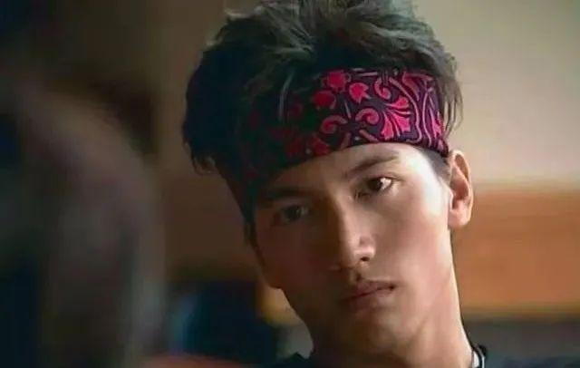 男神|7位“不老男神”的真实模样,吴奇隆脸上痘痘多,陈浩民脸僵浮肿