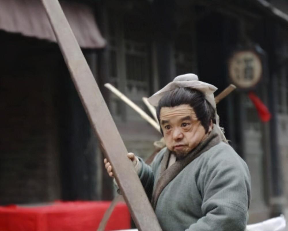 祝绪丹|袖珍演员陈三木：身高1.28米，四任老婆个个美，与王宝强有过节？