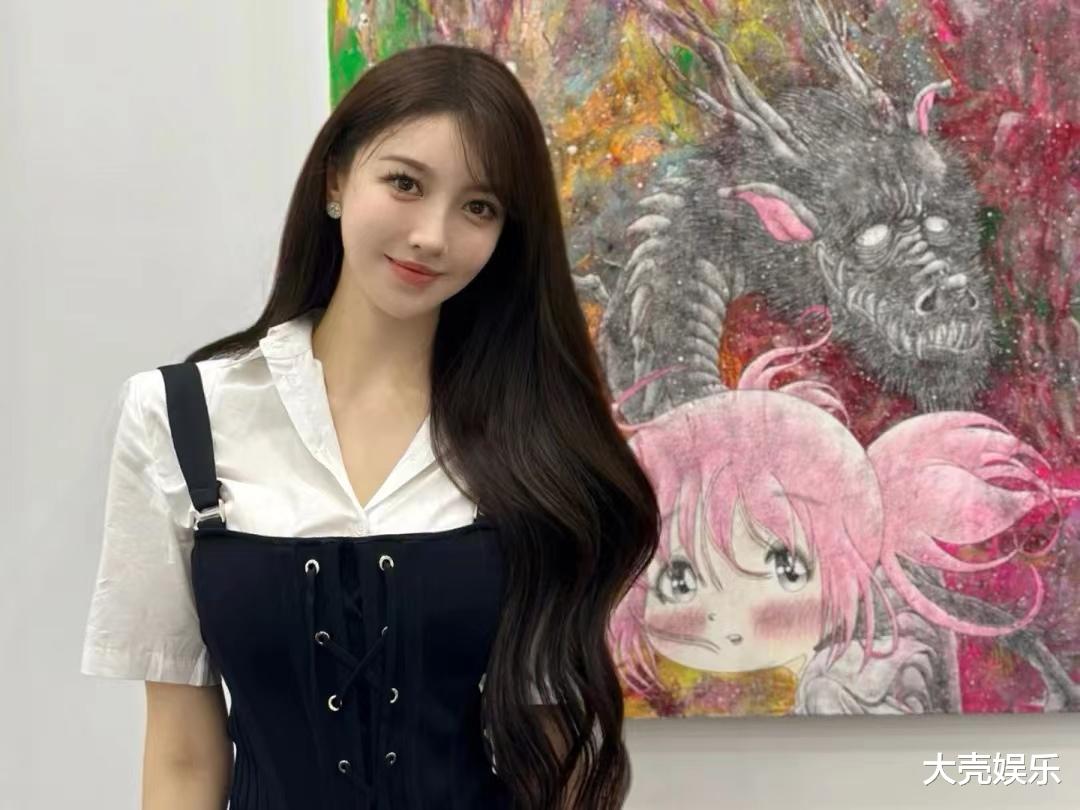 黄晓明|网传黄晓明和叶珂一起去看展,为避嫌单独与朋友合影,又是巧合?