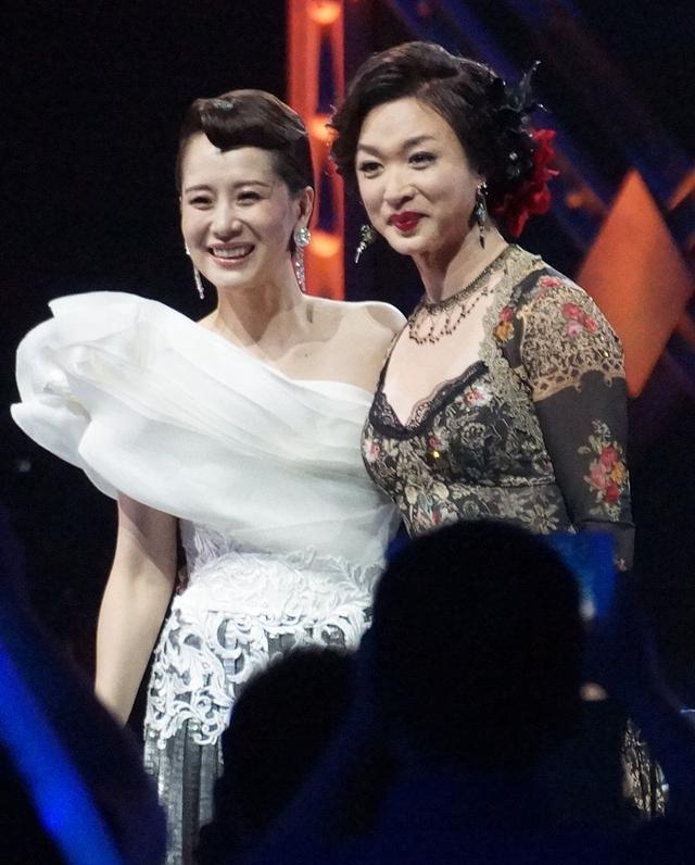 金星|金星婚后第一次去德国婆家吃饭，发现婆婆独自在客厅哭泣