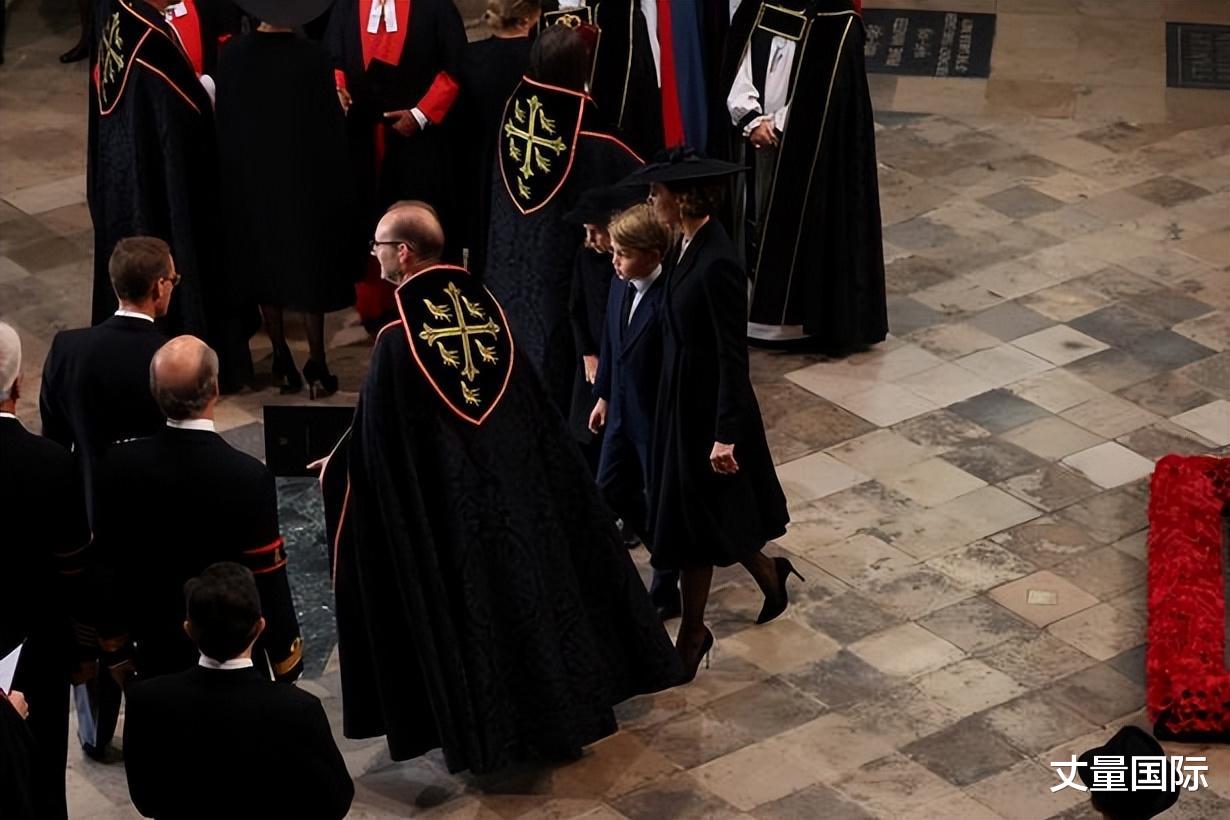 小王子|乔治小王子泪送曾祖母,懂事模样触动王室粉丝的心