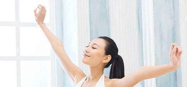 李湘 女人40后成为“黄脸婆”?坚持做这“6件事”,气质显年轻